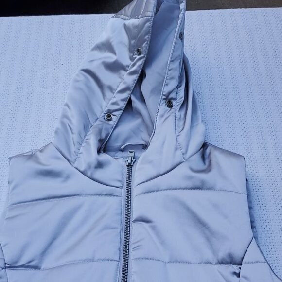 Liz Claiborne Winter Garden Silver Sz. L Zippered Vest Hoodie - Picture 6 of 10